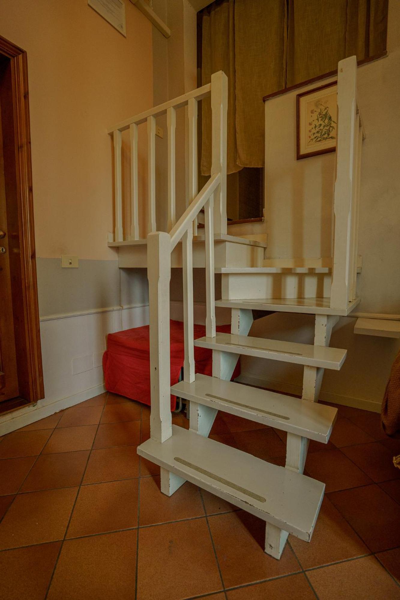 Tranquil Suite Near Museums And Train Station Florens Exteriör bild