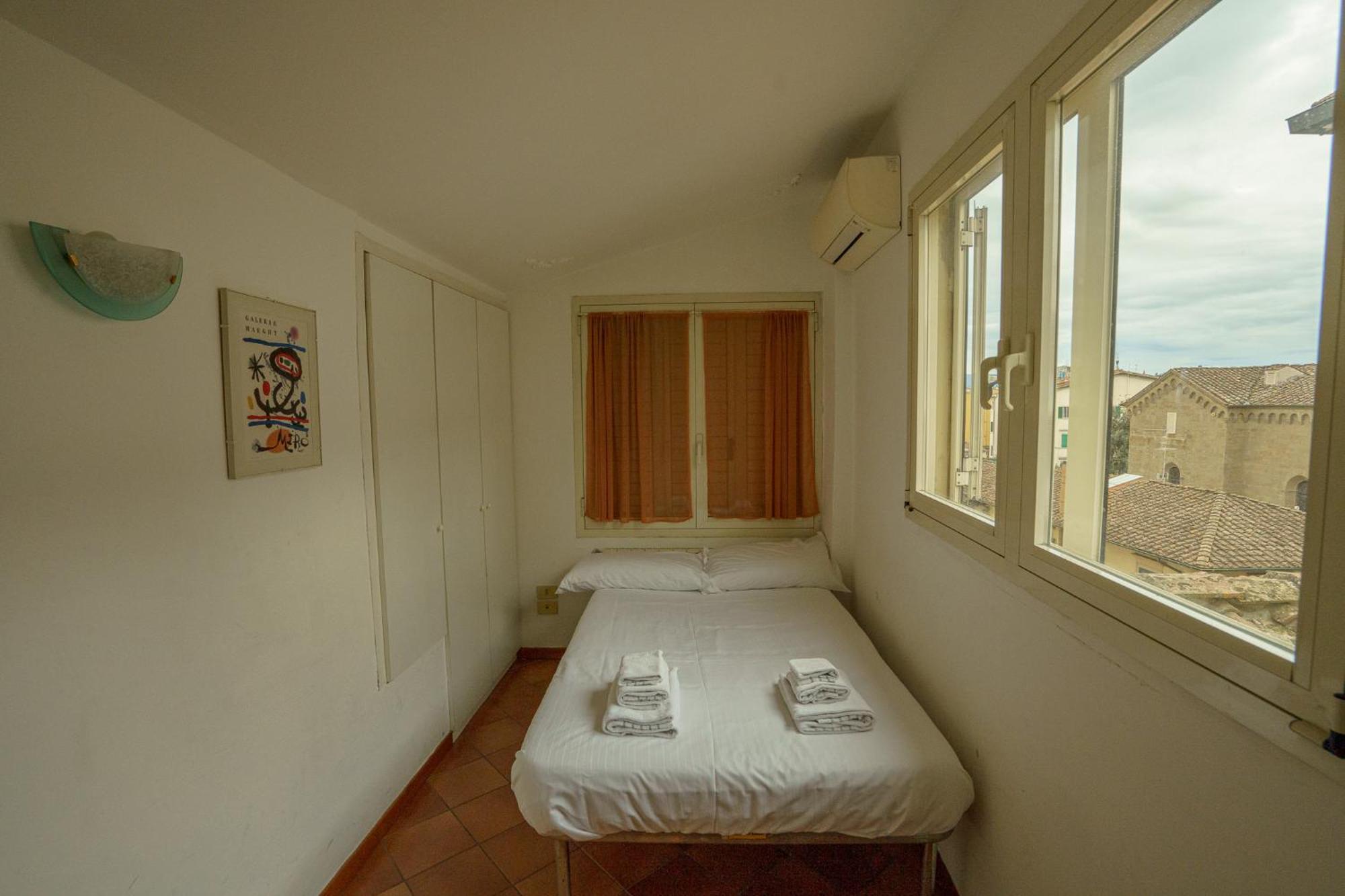 Tranquil Suite Near Museums And Train Station Florens Exteriör bild